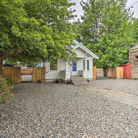 Pet-Friendly Baker City Escape With Private Yard! Exterior photo